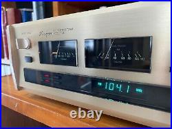 Accuphase T-106 AM/FM Stereo Tuner in Excellent Condition 117/120V US Version