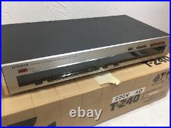 LUXMAN FREQUENCY SYNTHESIZED AM / FM STEREO TUNER T-240 Tested Works