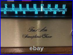 Marantz 105b AM/FM Stereophonic Tuner with wood case. Museum condition